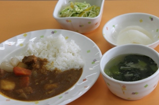 集団調理カレー.jpg